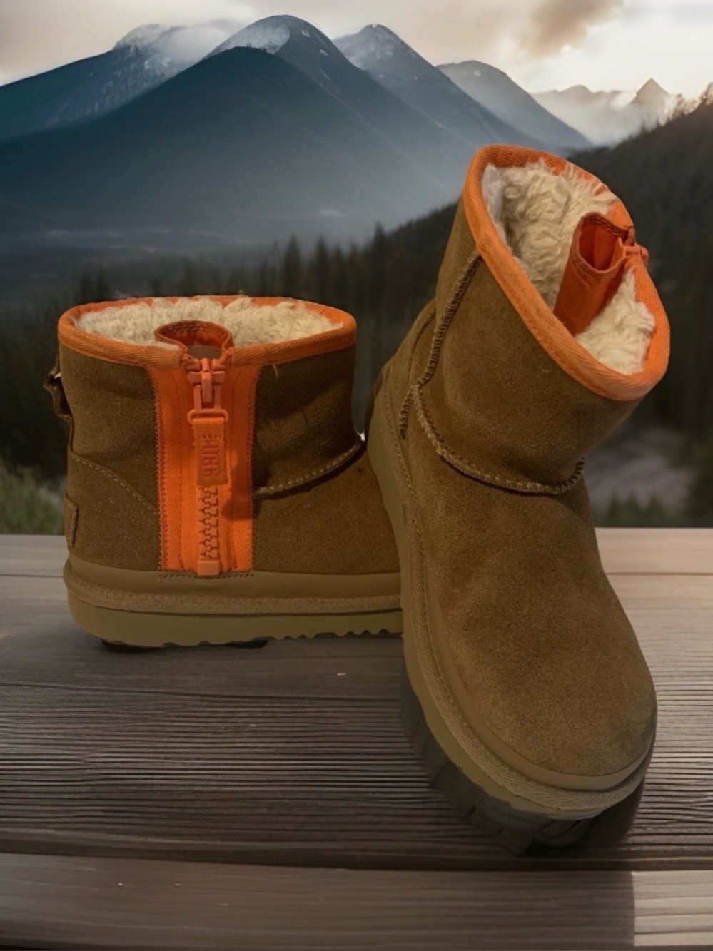 UGG Children’s Zipper Orange Mini Boot Chestnut Brown Logo Size 3 SN#1143699K